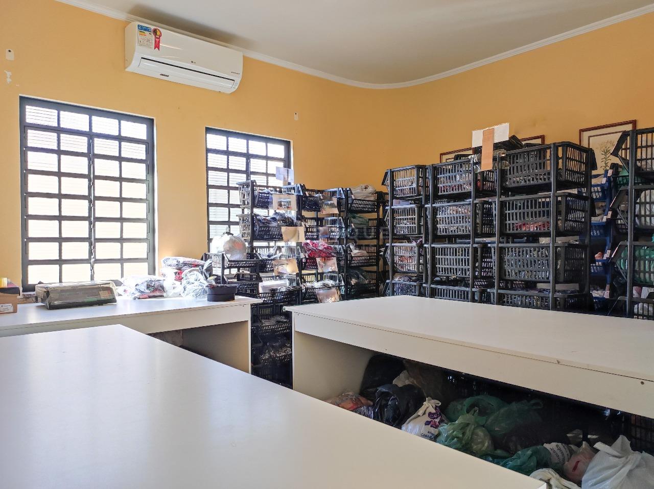 Casa Comercial à venda no bairro Vila Cristovam: SALA CASA 1