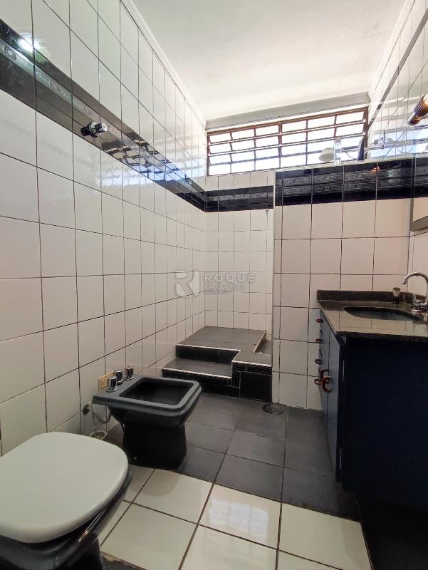 Casa Comercial à venda no bairro Vila Cristovam: BANHEIRO SOCIAL CASA 3