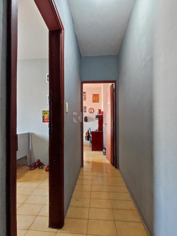 Casa Comercial à venda no bairro Vila Cristovam: CORREDOR INTERNO APARTAMENTO