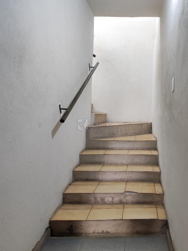 Casa Comercial à venda no bairro Vila Cristovam: ACESSO APARTAMENTO