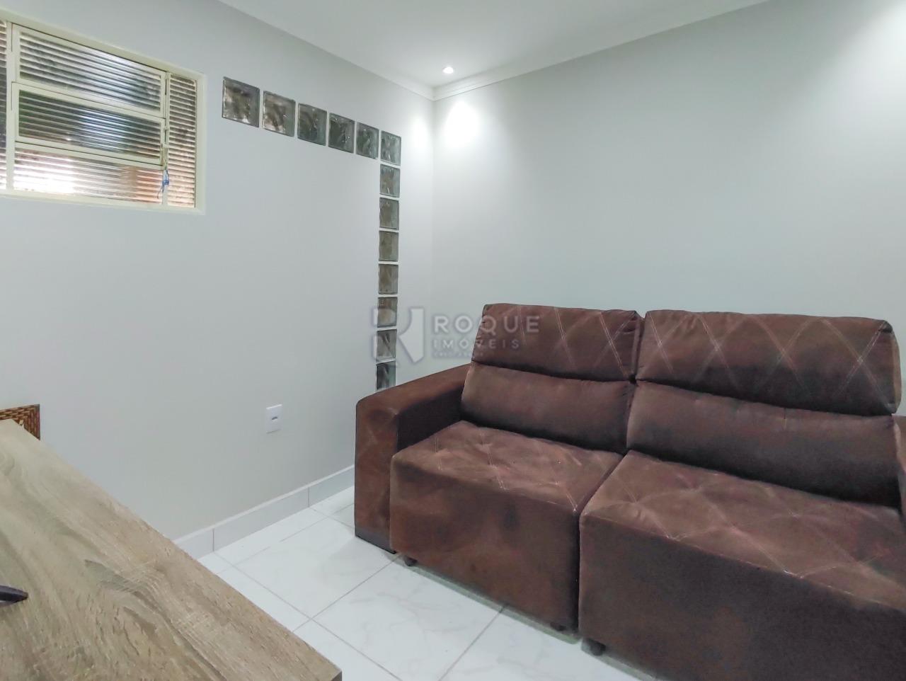 Casa Comercial à venda no bairro Vila Cristovam: SALA DE TV CASA 2