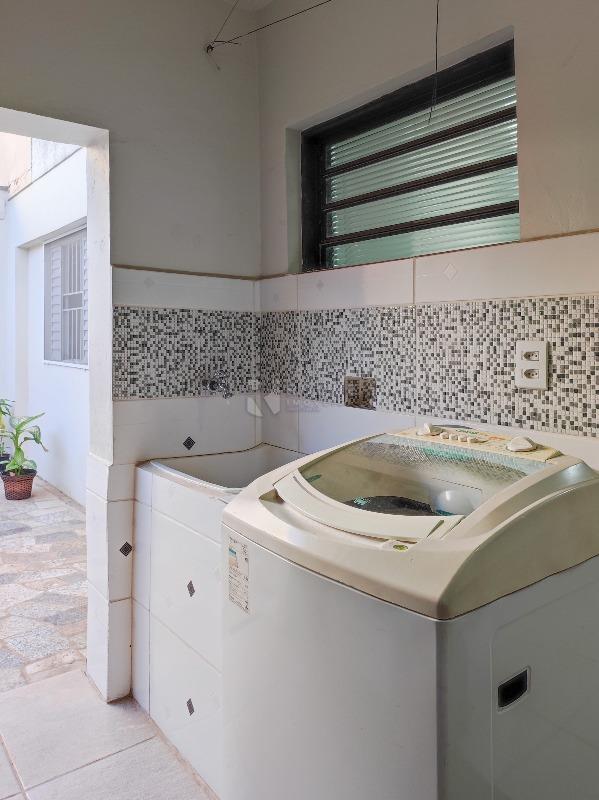 Casa Comercial à venda no bairro Vila Cristovam: LAVANDERIA CASA 2