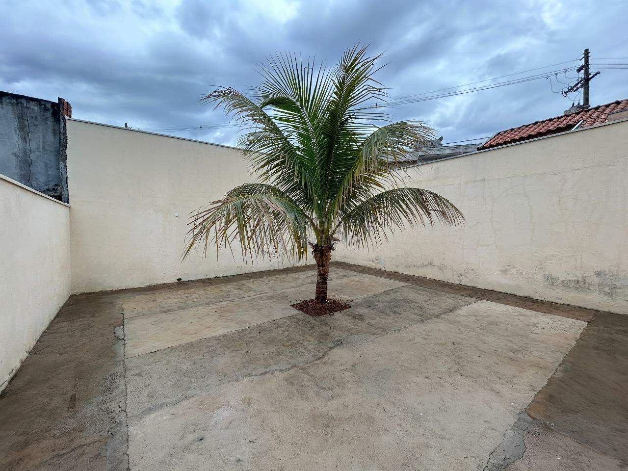 Casa Residencial para aluguel no bairro Jardim Residencial José Cortez: Fundo