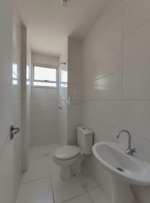 Apartamento para aluguel no bairro Chácaras Antonieta: WC suíte 