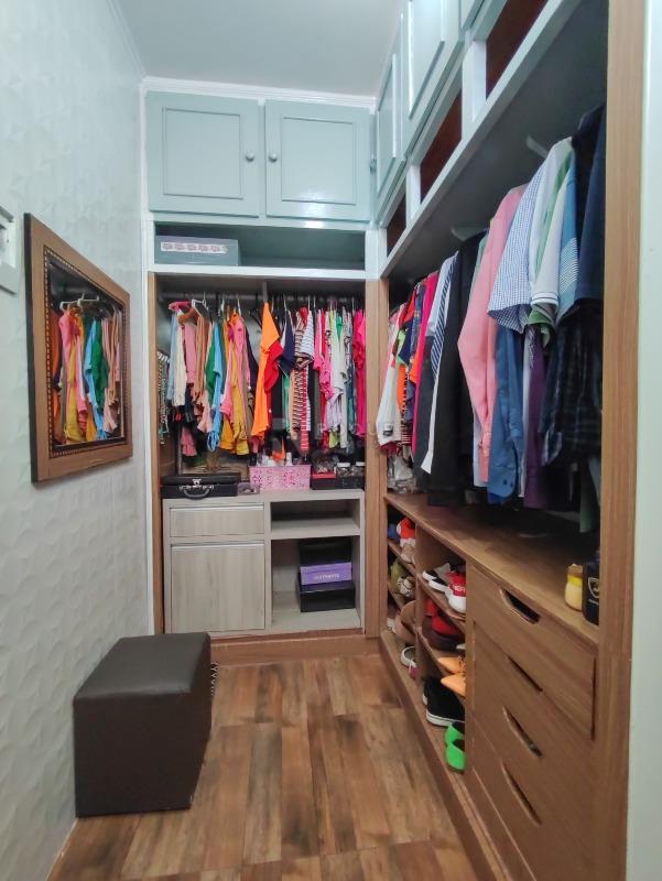 Casa Residencial à venda no bairro Jardim Mediterrâneo: CLOSET