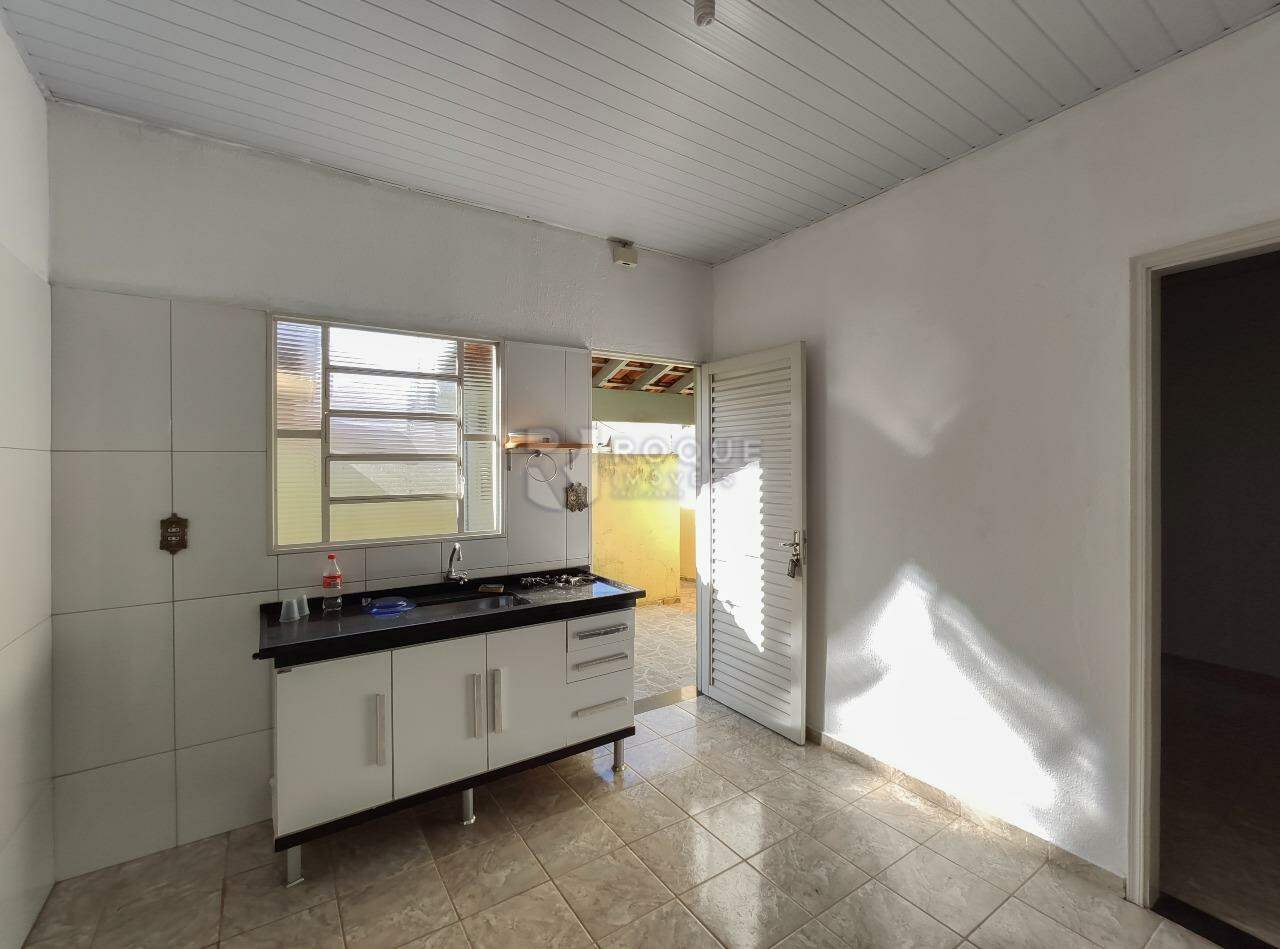 Casa Residencial para aluguel no bairro Jardim Nova Itália: Cozinha 