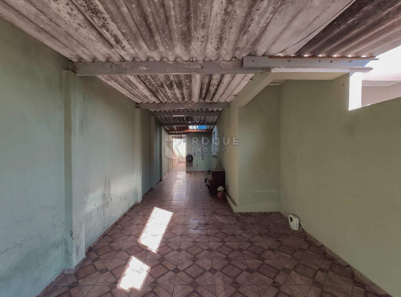 Casa Residencial para aluguel no bairro Jardim Nova Itália: Garagem 