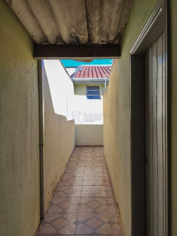Casa Residencial para aluguel no bairro Jardim Nova Itália: Corredor 