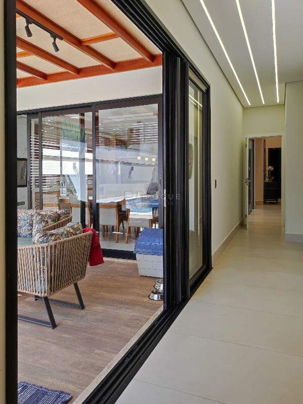Casa em condomínio à venda no bairro Jardim Florença: CORREDOR INTERNO