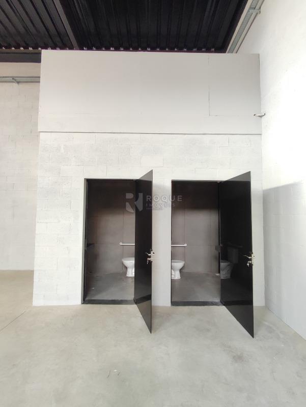 Barracão/Galpão à venda no bairro Jardim dos Jequitibás: BANHEIROS