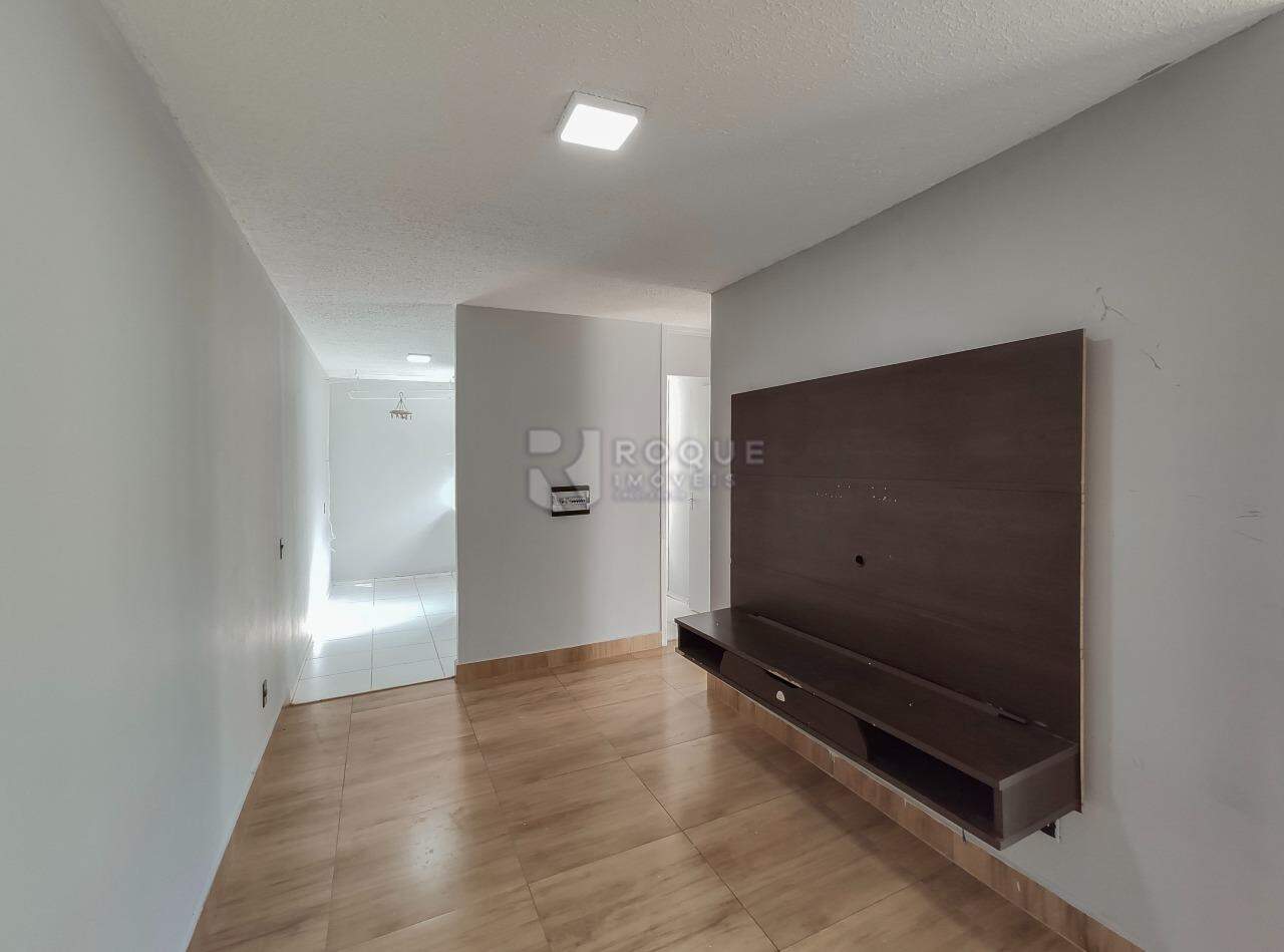 Apartamento à venda no bairro Parque Hippolyto: Sala 