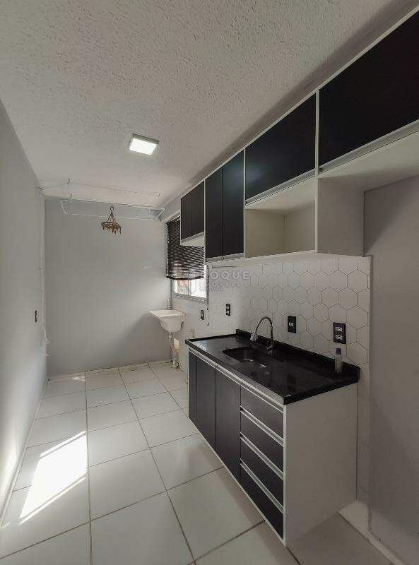 Apartamento à venda no bairro Parque Hippolyto: Cozinha 