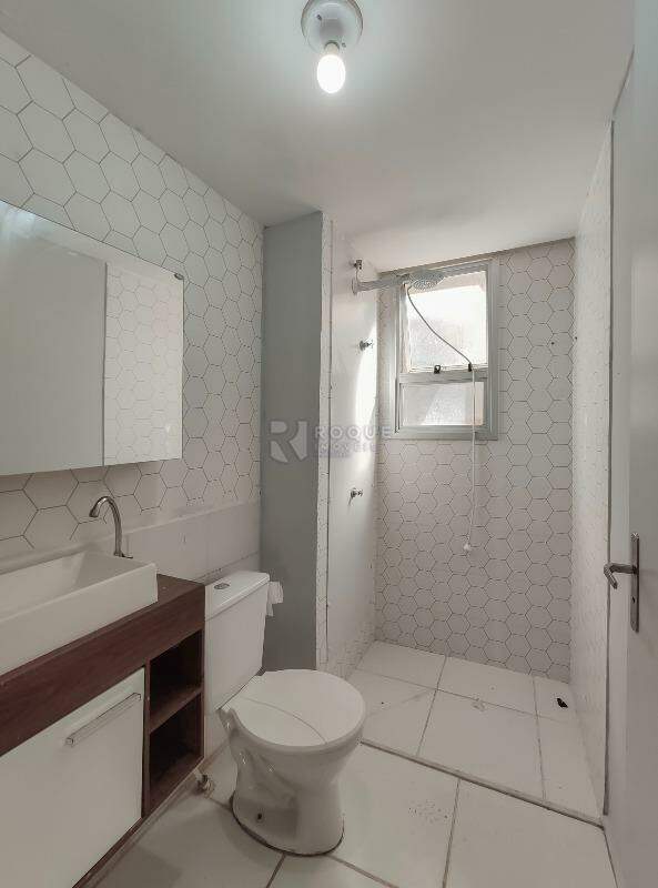 Apartamento à venda no bairro Parque Hippolyto: WC social 