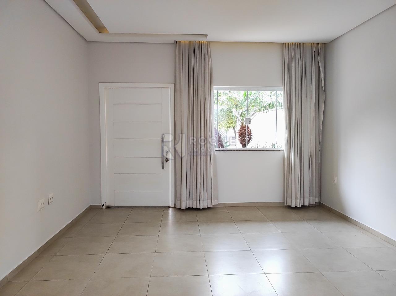 Casa em condomínio à venda no bairro Parque Residencial Roland: SALA DE ESTAR