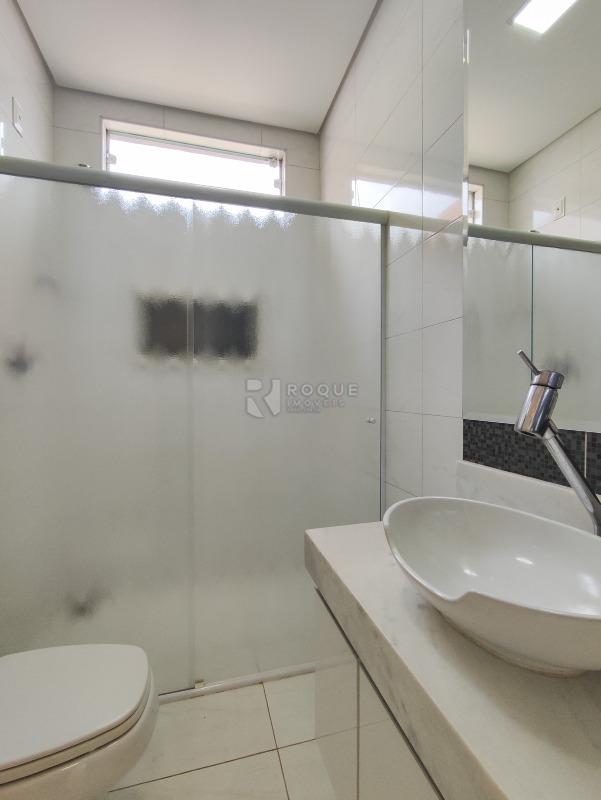 Casa em condomínio à venda no bairro Parque Residencial Roland: BANHEIRO SOCIAL