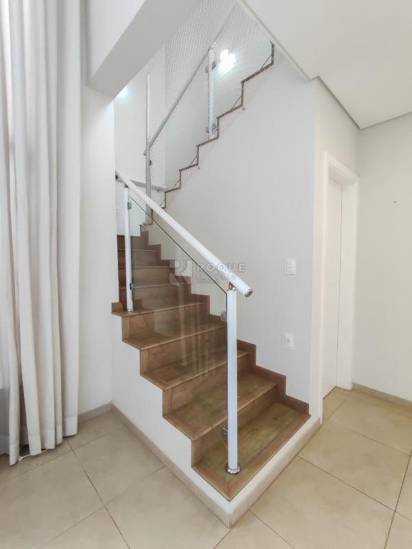 Casa em condomínio à venda no bairro Parque Residencial Roland: ACESSO PISO SUPERIOR