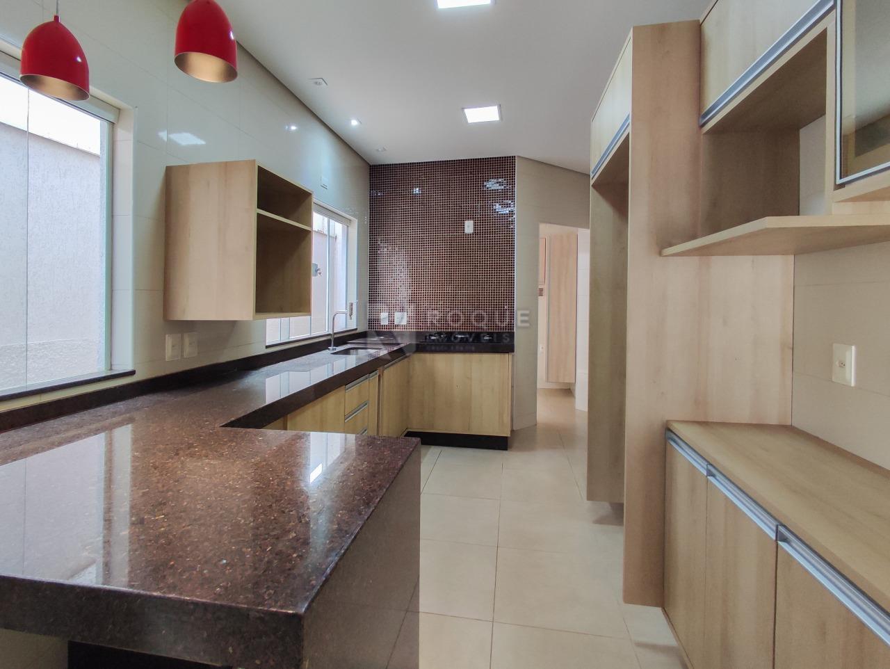 Casa em condomínio à venda no bairro Parque Residencial Roland: COZINHA