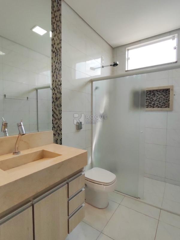 Casa em condomínio à venda no bairro Parque Residencial Roland: WC SUÍTE