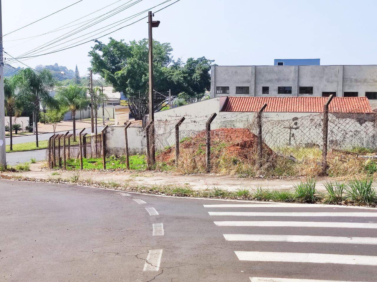 Terreno à venda no bairro Parque Egisto Ragazzo: 