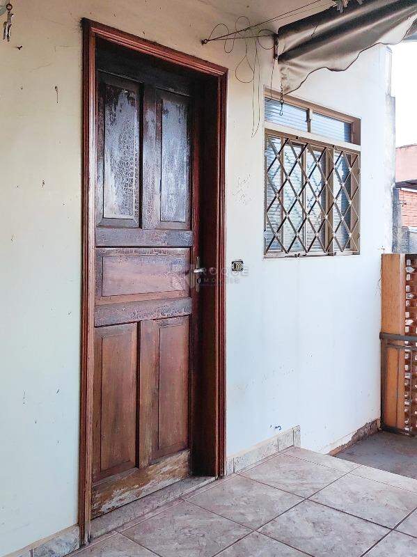 Casa Residencial à venda no bairro VILA DOS PINHEIROS: QUARTO DE DESPEJO