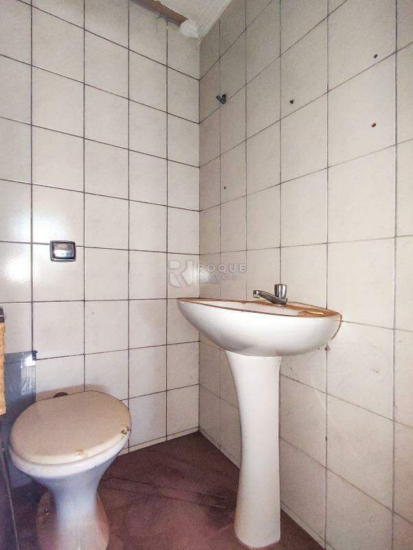 Casa Residencial à venda no bairro VILA DOS PINHEIROS: BANHEIRO SOCIAL