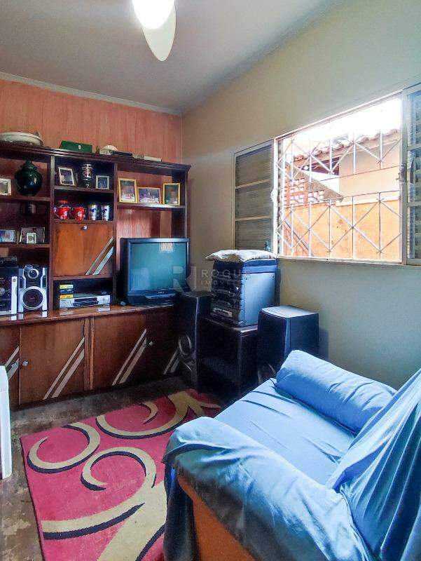 Casa Residencial à venda no bairro VILA DOS PINHEIROS: DORMITÓRIO