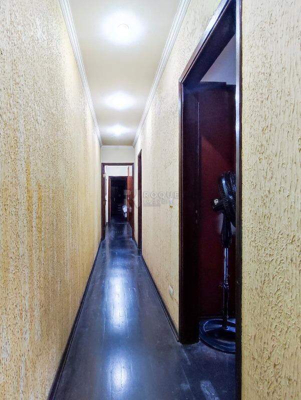 Casa Residencial à venda no bairro VILA DOS PINHEIROS: CORREDOR INTERNO