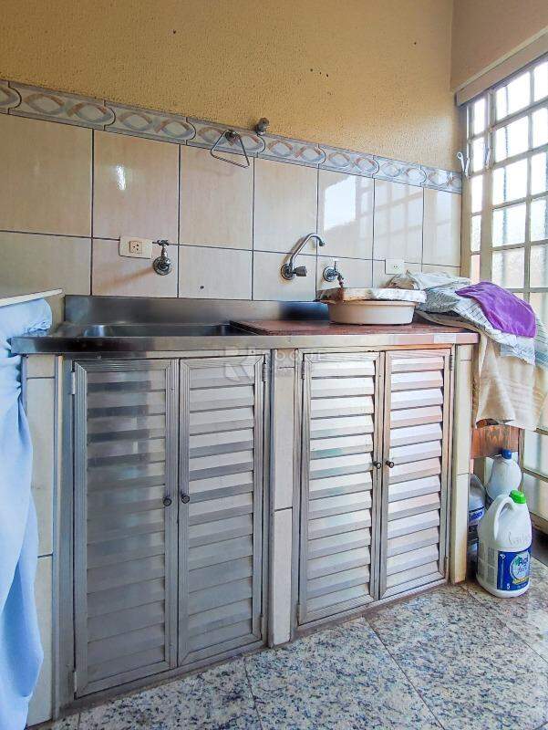 Casa Residencial à venda no bairro VILA DOS PINHEIROS: LAVANDERIA