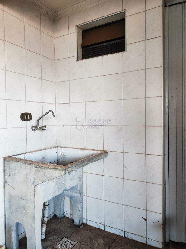 Casa Residencial à venda no bairro VILA DOS PINHEIROS: LAVANDERIA