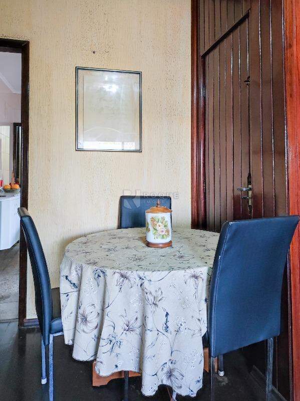 Casa Residencial à venda no bairro VILA DOS PINHEIROS: SALA DE JANTAR