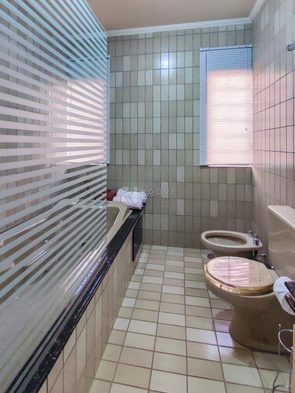 Casa em condomínio à venda no bairro Jardim Florença: WC SUÍTE 1