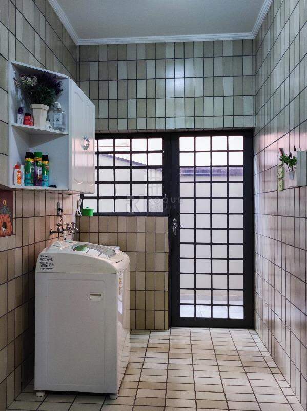 Casa em condomínio à venda no bairro Jardim Florença: LAVANDERIA