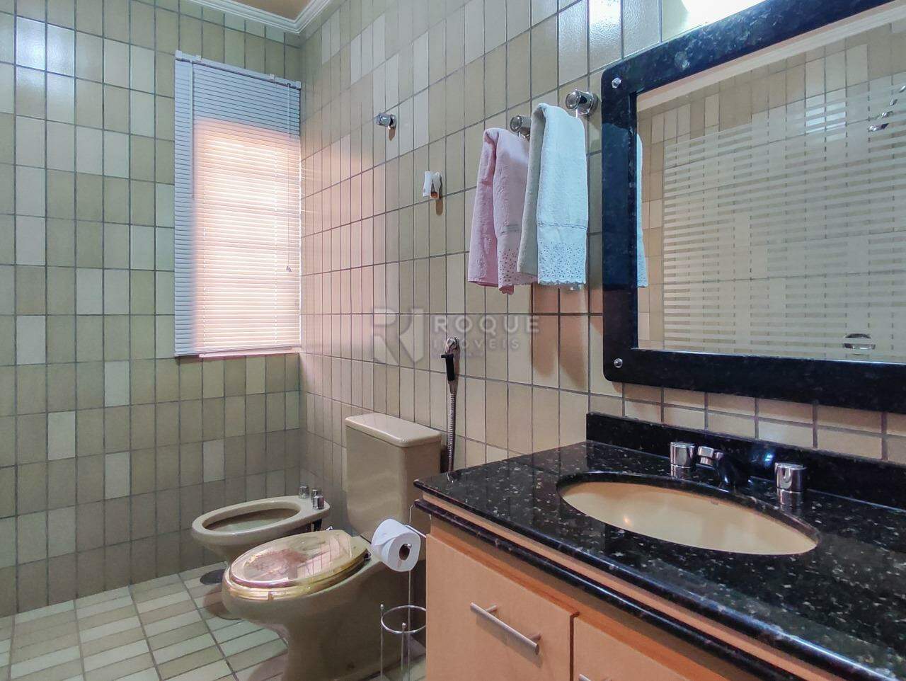 Casa em condomínio à venda no bairro Jardim Florença: WC SUÍTE 1