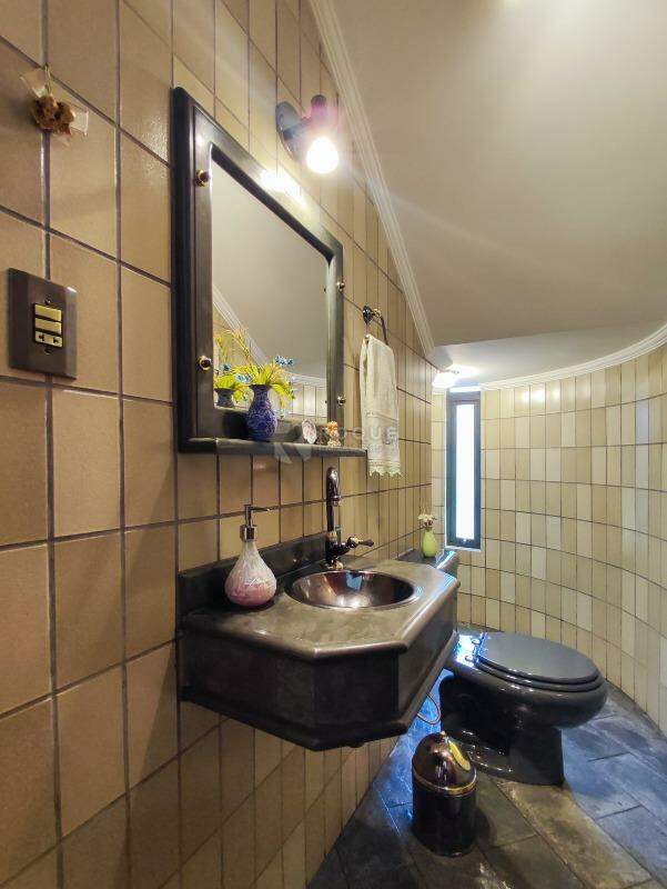 Casa em condomínio à venda no bairro Jardim Florença: LAVABO
