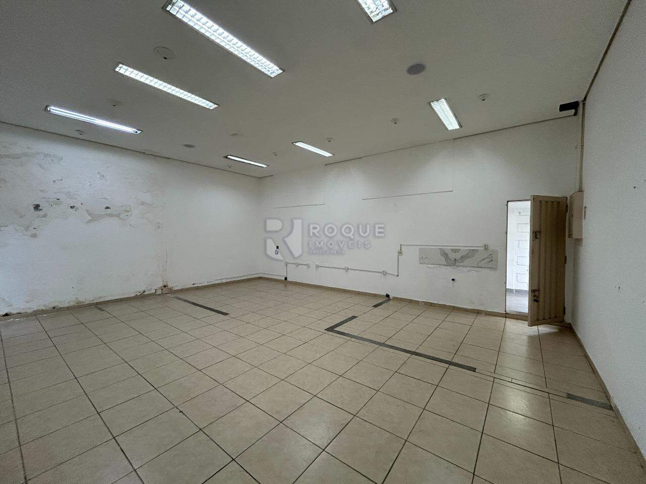 Barracão/Galpão para aluguel no bairro Jardim Glória: Sala 2
