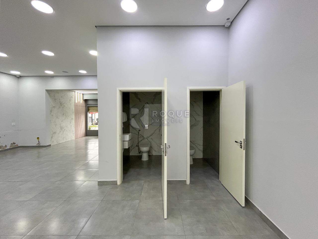 Barracão/Galpão para aluguel no bairro Jardim Glória: Vista dos WC´s