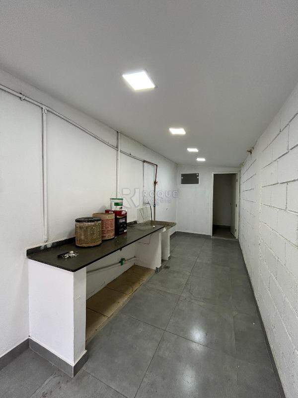 Barracão/Galpão para aluguel no bairro Jardim Glória: Área de serviço 
