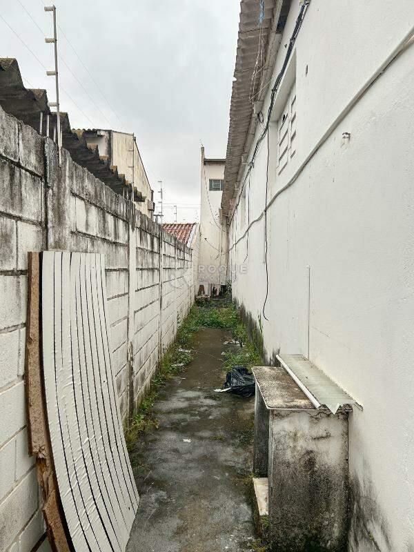 Barracão/Galpão para aluguel no bairro Jardim Glória: Corredor 