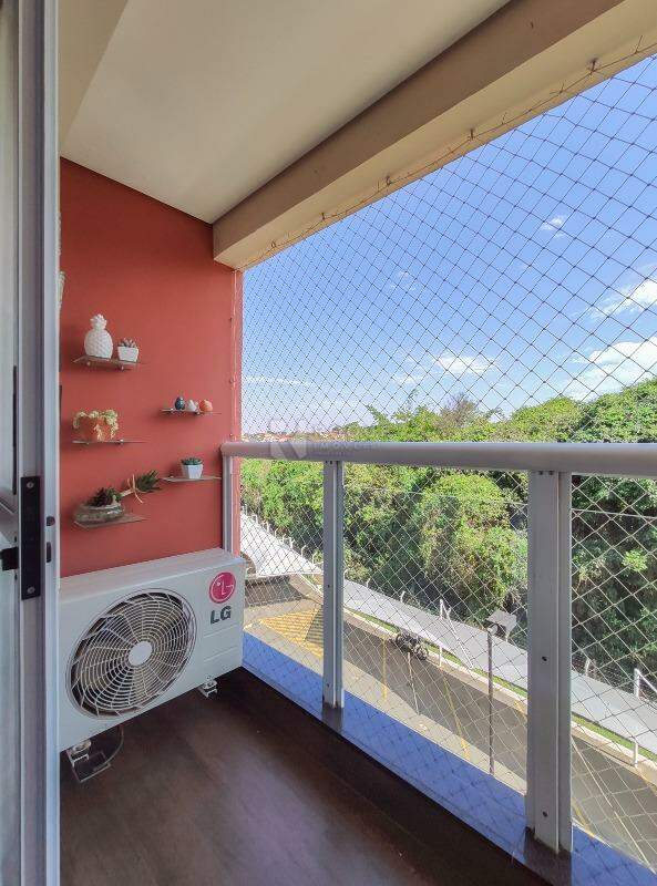 Apartamento para aluguel no bairro Vila Labaki: Sacada 
