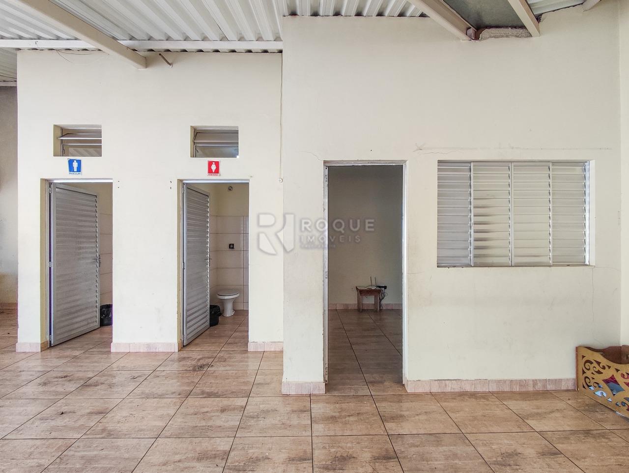 Área de Lazer à venda no bairro Jardim dos Jequitibás: BANHEIROS