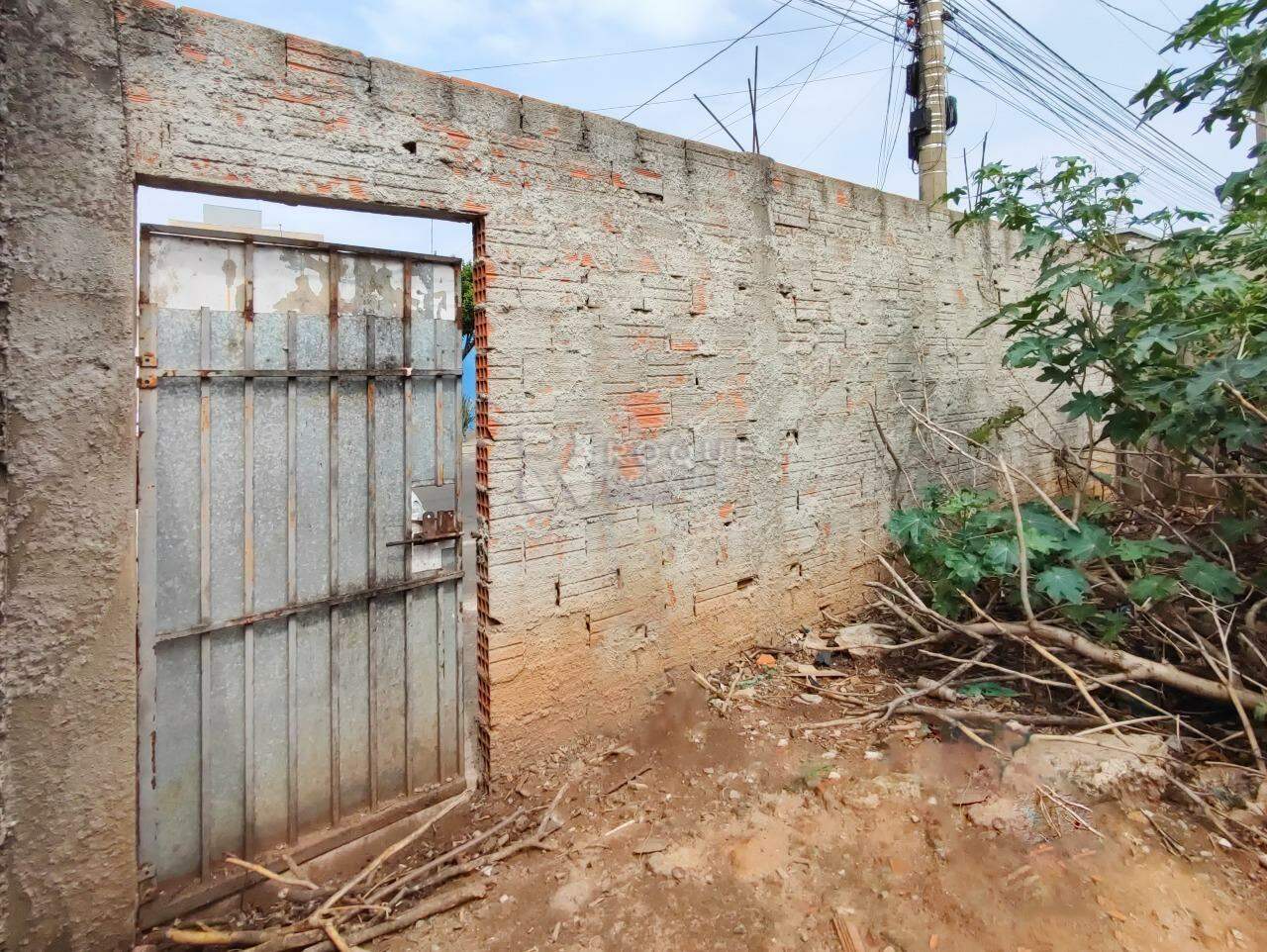 Terreno à venda no bairro Jardim Lagoa Nova: