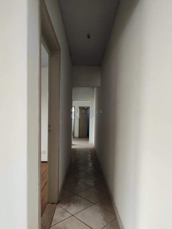 Casa Residencial à venda no bairro Centro: CORREDOR INTERNO
