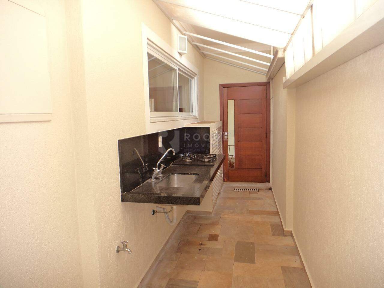 Casa em condomínio para aluguel no bairro Jardim Residencial Monsenhor Rossi: Cozinha externa