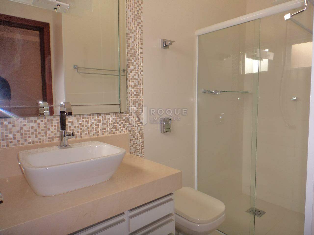 Casa em condomínio para aluguel no bairro Jardim Residencial Monsenhor Rossi: WC dormitório 1