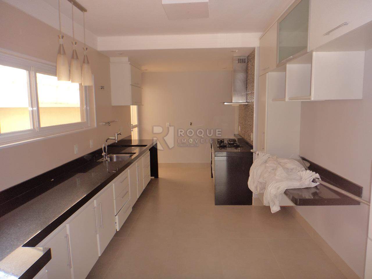 Casa em condomínio para aluguel no bairro Jardim Residencial Monsenhor Rossi: Cozinha interna