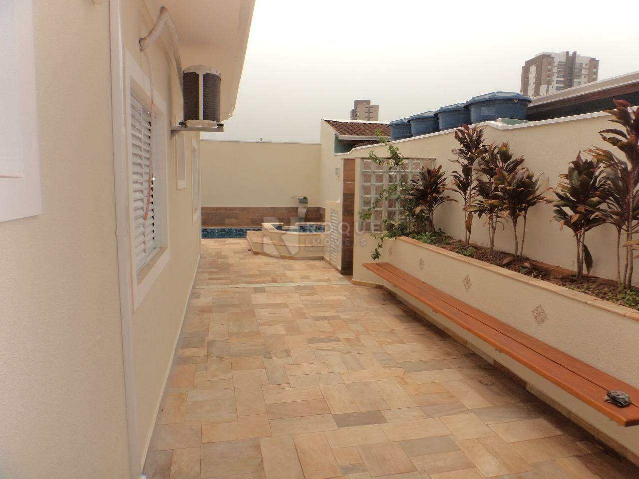 Casa em condomínio para aluguel no bairro Jardim Residencial Monsenhor Rossi: Quintal fundos