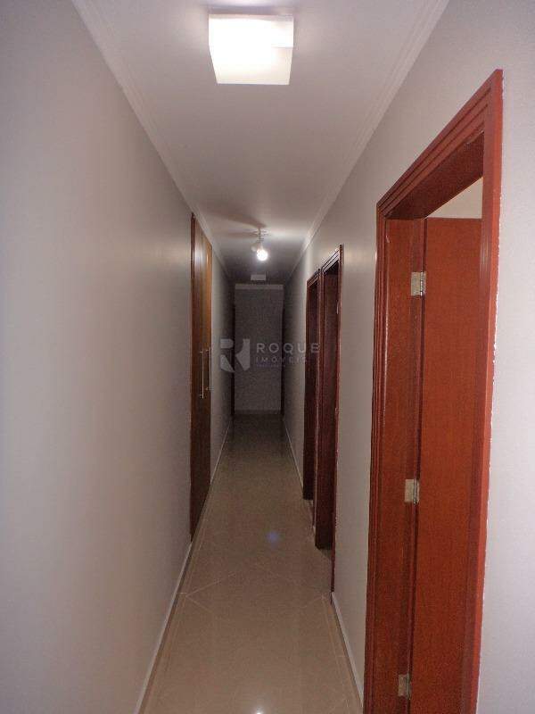 Casa em condomínio para aluguel no bairro Jardim Residencial Monsenhor Rossi: Hall dormitórios