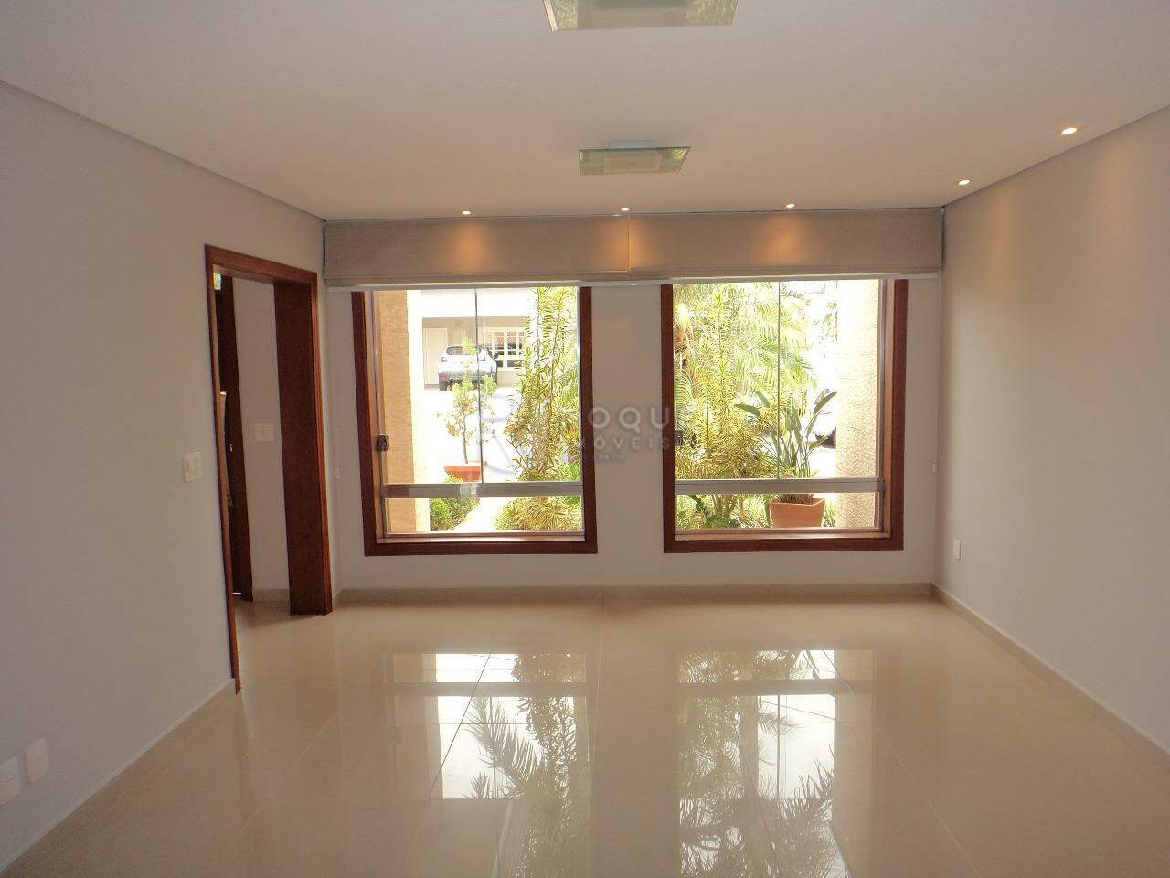 Casa em condomínio para aluguel no bairro Jardim Residencial Monsenhor Rossi: Sala de estar