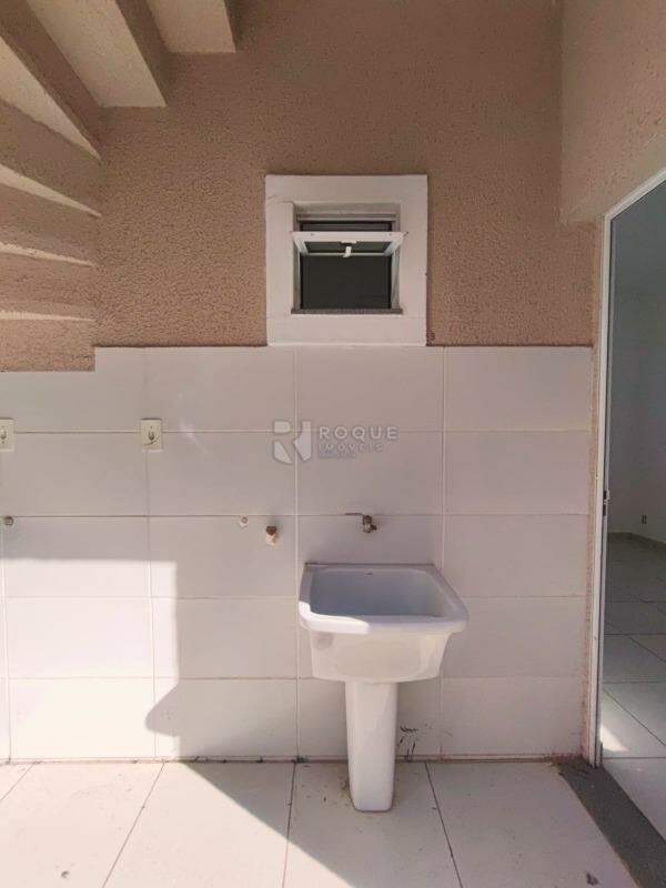 Casa em condomínio para aluguel no bairro Residencial Villaggio Mielli: Lavanderia
