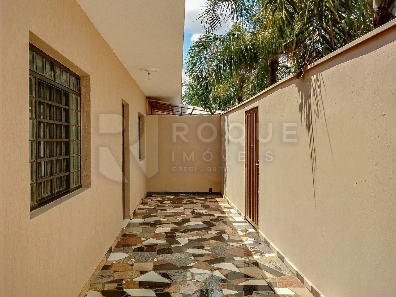 Casa Residencial à venda no bairro Chácaras Antonieta: Área da frente outra vista